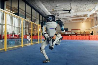 Новогоднее поздравление от Boston Dynamics с танцующими роботами - skuke.net - Boston