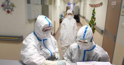 За сутки в России выявили 23 541 новый случай коронавируса - ren.tv - Россия - Санкт-Петербург - Москва - Московская обл.