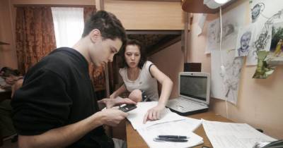 Одни учатся, другие мучаются: как украинские школьники получают образование на "дистанционке" - tsn.ua