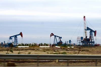 Цены на нефть растут четвертый день подряд - znak.com - Москва - Лондон - Нью-Йорк