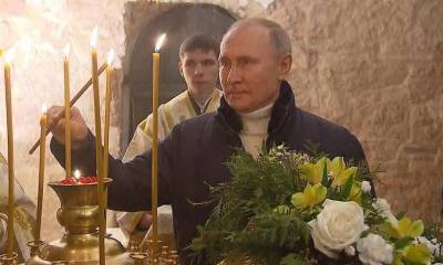 Владимир Путин - Владимир Путин посетил рождественскую службу в храме без маски и перчаток - yur-gazeta.ru