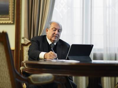 Армен Саркисян - Пандемия: президент Армении переносит COVID-19 в тяжелой форме - unn.com.ua - Киев - Армения
