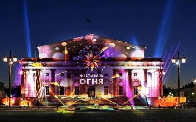 Жители Санкт-Петербурга стали свидетелями невероятного фестиваля огня - yur-gazeta.ru - Россия - Санкт-Петербург - Москва