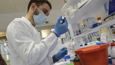 Бразилия сообщила о проблемах во время испытания вакцины Janssen-Cilag - iz.ru - Израиль - Бразилия