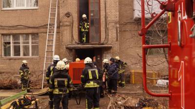 Запорожские спасатели вывели людей из загоревшегося дома, – фото, видео - inform.zp.ua - Запорожье