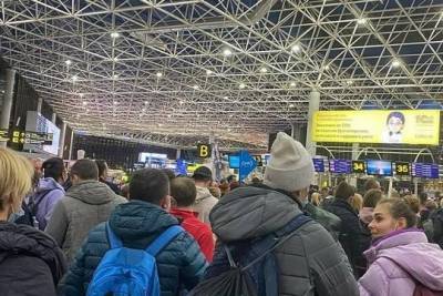 Россиян шокировали столпотворения в аэропорту Сочи - versia.ru - Сочи