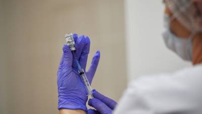 В Петербурге назвали число сделавших прививку от коронавируса - russian.rt.com - Россия - Санкт-Петербург