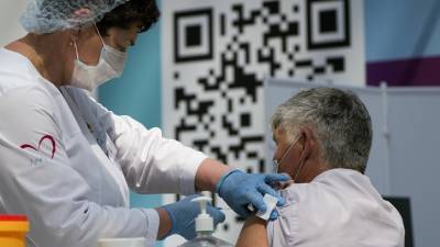 В Роспотребнадзоре рассказали о ходе вакцинации пожилых людей - russian.rt.com