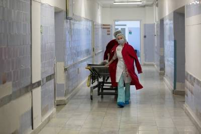 В Зауралье из-за роста числа заболевших коронавирусом увеличивают число коек в больницах - znak.com - Курганская обл.