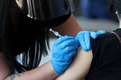Россияне массово устремились за границу ради иностранных вакцин - lenta.ru - Россия - Сербия