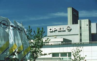 Opel временно закрыл в Германии один из заводов из-за нехватки микрочипов - runews24.ru - Германия
