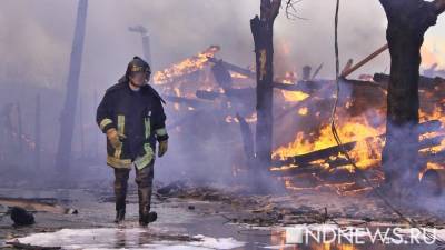 В Кургане во время пожара в жилом доме погибли четыре человека, в их числе два ребенка - newdaynews.ru - Курганская обл.