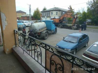 В Троицке канализацией вторую неделю топит популярный торгово-досуговый комплекс - znak.com