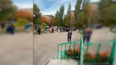 Самую длинную ковидную очередь сняли на видео у поликлиники в Воронеже - vestivrn.ru - Воронеж