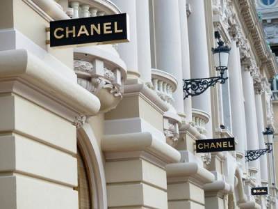 Chanel - Hankyung: Модный дом Chanel разрешит купить только по одной сумке самых популярных моделей в год - argumenti.ru - Южная Корея