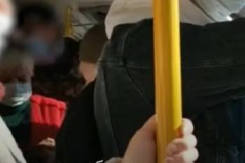 Пассажира без маски грубо вытолкали из автобуса в Череповце - vologda-poisk.ru - Череповец