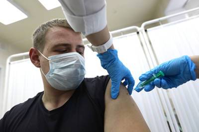 Михаил Мишустин - Мишустин заявил о вакцинации почти трети населения России от коронавируса - lenta.ru - Россия