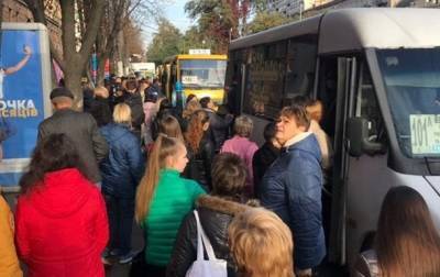 В Херсоне образовался транспортный коллапс из-за проверок норм карантина - korrespondent.net - Украина - Херсон