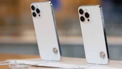 Apple может сократить производство iPhone 13 из-за нехватки чипов - iz.ru - Израиль