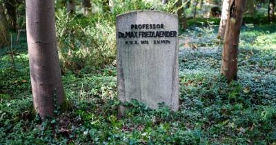 Ужасная ошибка: неонациста похоронили в еврейской могиле - dsnews.ua - Германия - Берлин