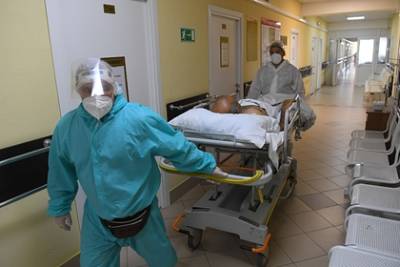 В оперштабе сообщили о смерти каждого девятого пациента с COVID-19 старше 60 лет - lenta.ru - Москва