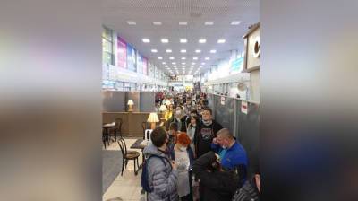 Воронежцы пожаловались на давку в аэропорту из-за задержки рейса в Турцию - vestivrn.ru - Турция - Воронеж