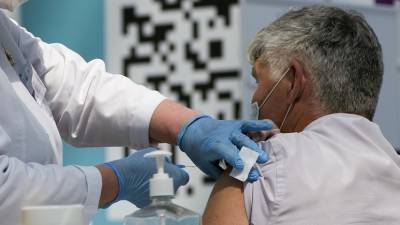 Михаил Мурашко - Мурашко: 42% россиян старше 60 лет прошли вакцинацию от коронавируса - russian.rt.com - Россия