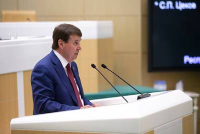 Сергей Цеков - Сенатор назвал отказывающихся вакцинироваться россиян не дружащими с головой - lenta.ru