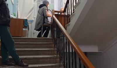 В Башкирии прием пациентов с подозрением на COVID-19 ведут прямо на лестнице - mkset.ru - республика Башкирия