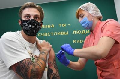 В Москве от коронавируса ревакцинировались почти 280 тысяч человек - govoritmoskva.ru - Россия - Москва