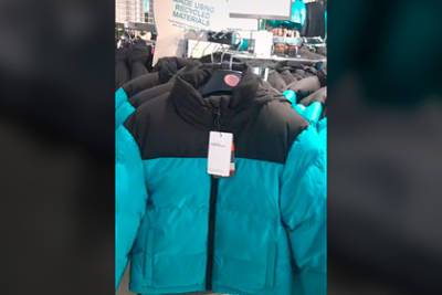 Мужчина нашел дешевую замену дорогой куртке популярного бренда - lenta.ru