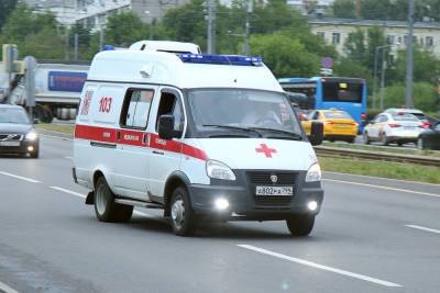 В России за сутки из-за коронавируса умерли свыше 1 тысячи человек - mk.ru - Россия