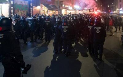 В Берлине 3,5 тысячи полицейских штурмовали сквот - korrespondent.net - Украина - Германия - Берлин