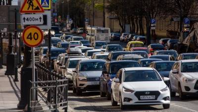 Автомобилисты встали в получасовую пробку на Поклонной горе из-за забега - dp.ru - Санкт-Петербург