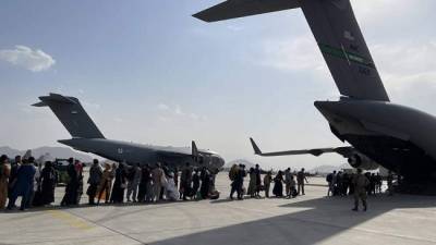 Более 350 человек эвакуировано авиарейсом из Кабула 17 октября - eadaily.com - Сша - Австралия - Голландия - Дания - Катар - Афганистан