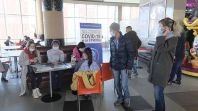 Курганцы жалуются, что без QR-кодов не пускают даже прививочные пункты в торговых центрах - znak.com