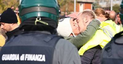 Четвертый день протестов против ковидных ограничений в Италии: полиция разблокировала порт Триеста - rus.delfi.lv - Италия - Латвия