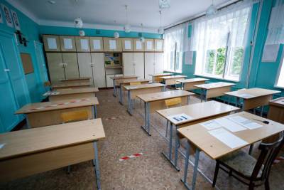 38 классов в псковских школах закрыли на карантин из-за COVID-19 - mk-pskov.ru - Псковская обл.