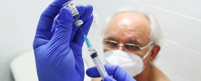 В Алтайском крае ввели обязательную вакцинацию от COVID-19 для волонтеров и пожилых граждан - runews24.ru - Алтайский край