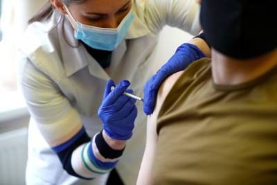 Кришьянис Кариньш - В Латвии объявили локдаун из-за низких темпов вакцинации - lenta.ru - Латвия - Дания