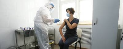 Власти Крыма ввели обязательную вакцинацию от COVID-19 для сотрудников нескольких сфер - runews24.ru - республика Крым