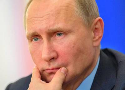 Владимир Путин - Дмитрий Песков - Путин пока не принял решения по введению «малого локдауна» - newsland.com - Россия