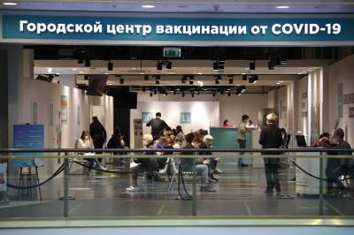 Под угрозой QR-кодов петербуржцы выстроились в очередь за прививками - neva.today - Санкт-Петербург