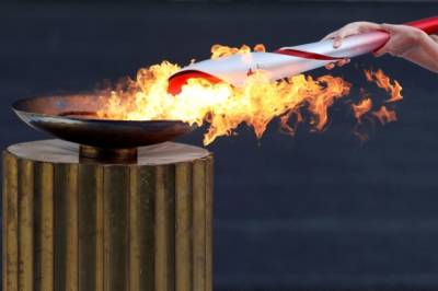 Олимпийский огонь зимних Игр-2022 доставлен в Пекин - aif.ru - Китай - Пекин - Афины