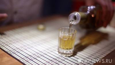 Полиция нашла продавца суррогатного алкоголя, из-за которого в Кургане в сентябре скончались три человека - newdaynews.ru - Курганская обл. - Курган