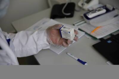 Петербуржцы разбирают талоны на вакцинацию в поликлиниках - neva.today - Санкт-Петербург