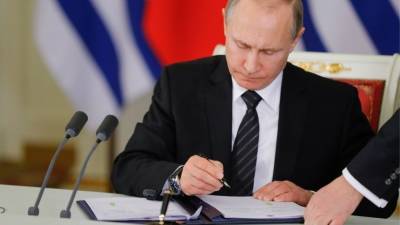 Владимир Путин - Путин поддержал введение нерабочих дней с 30 октября по 7 ноября - 5-tv.ru - Россия