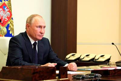 Владимир Путин - Путин поручил главам некоторых регионов вести нерабочие дни на неделю раньше - lenta.ru - Россия