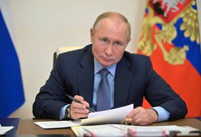 Владимир Путин - Путин призвал родственников заболевших тоже взять больничный - tvc.ru - Россия