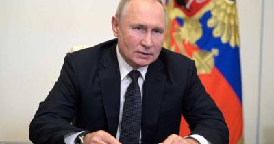 Владимир Путин - Путин считает странными ситуации, когда люди затягивают с вакцинацией - ren.tv - Россия